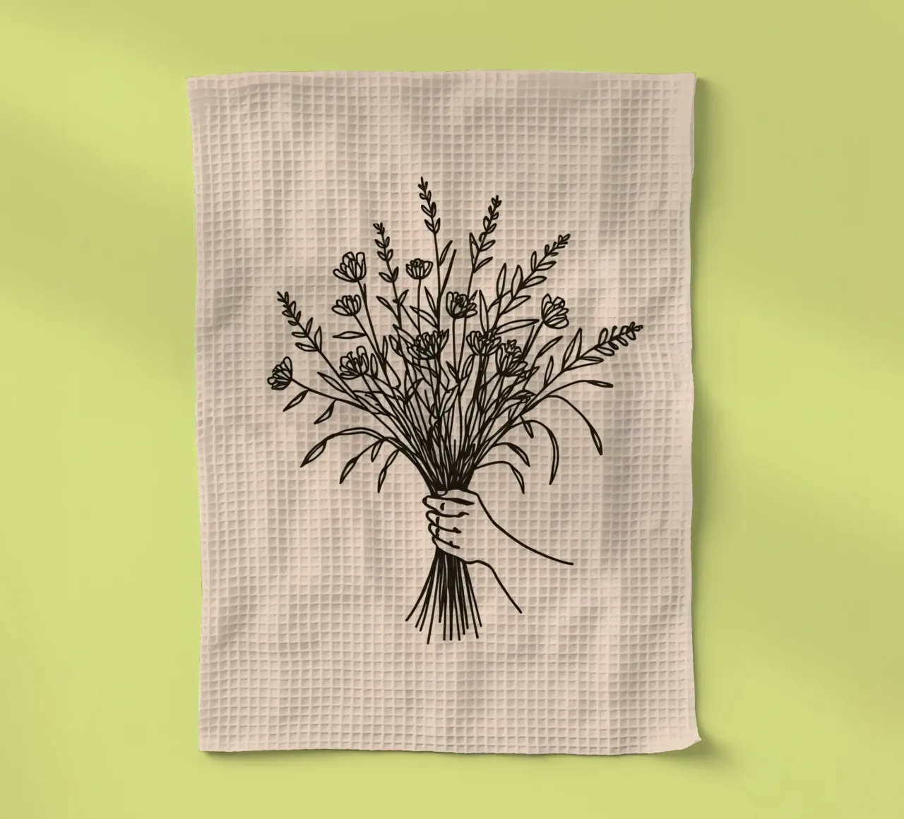 Main tenant un bouquet de fleurs sauvages, arrangement élégant torchon de DesignDoodle