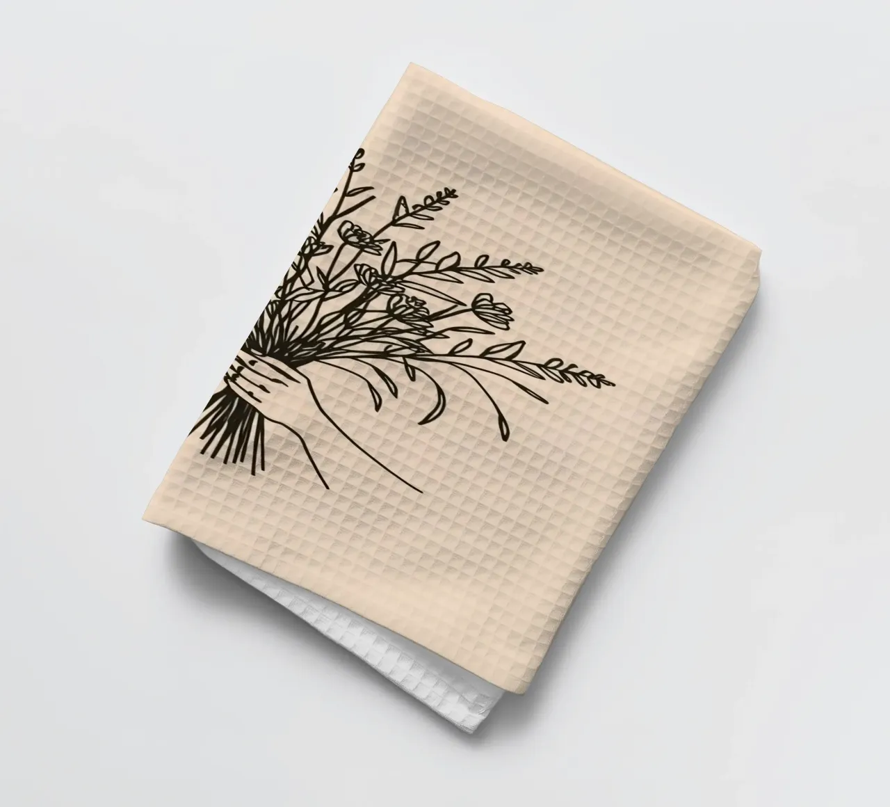 Main tenant un bouquet de fleurs sauvages, arrangement élégant torchon de DesignDoodle