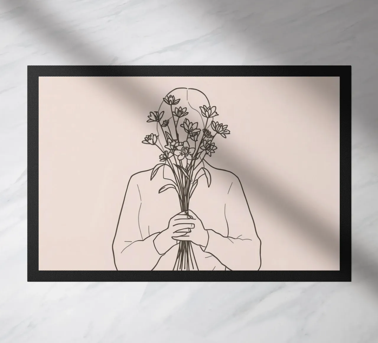 donna che tiene in mano un mazzo di fiori nascondendo il proprio volto zerbino da DesignDoodle