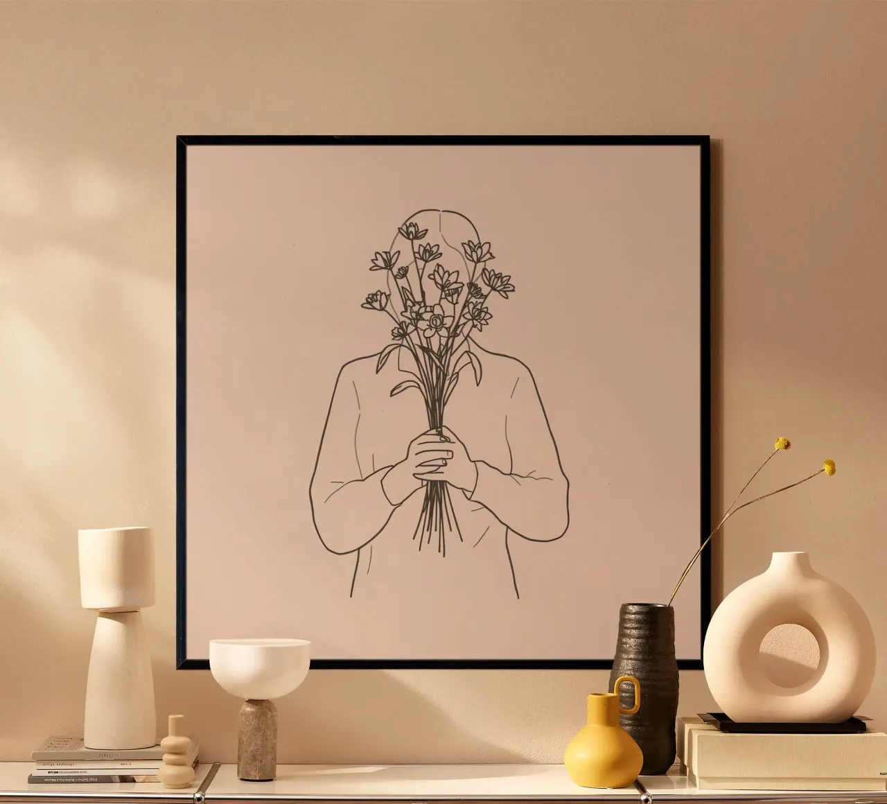 donna che tiene in mano un mazzo di fiori nascondendo il proprio volto carta hahnemühle da DesignDoodle