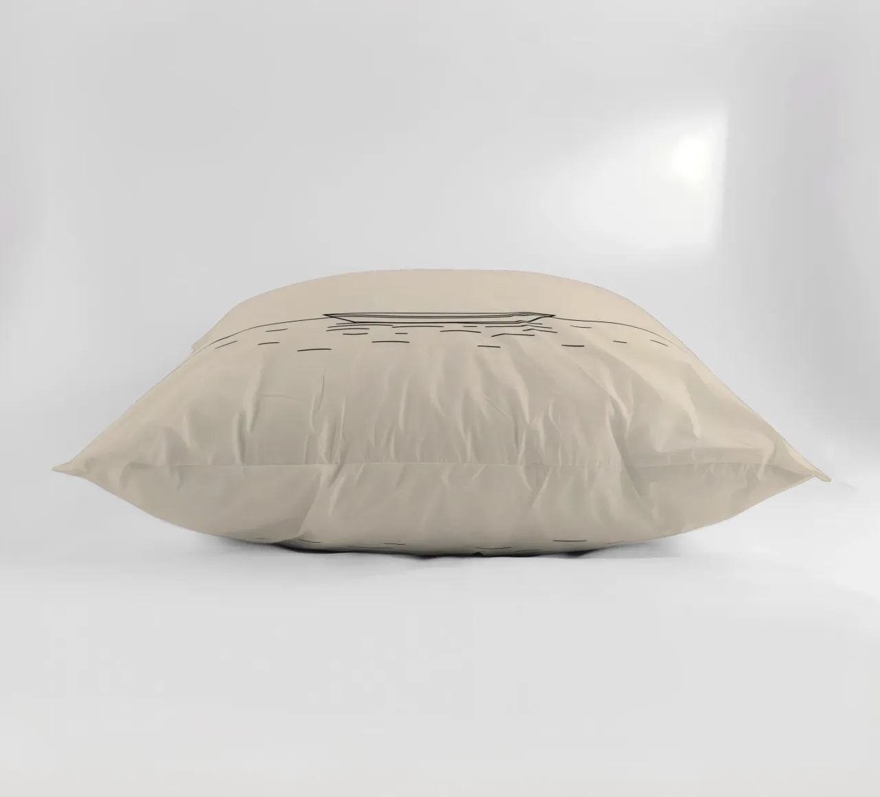 Una semplice barca che galleggia tranquillamente su acque calme all'alba cuscino da DesignDoodle