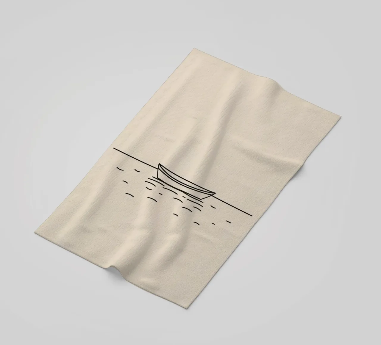 Una semplice barca che galleggia tranquillamente su acque calme all'alba telo mare da DesignDoodle