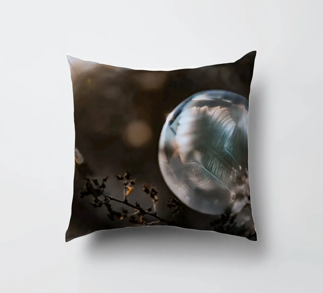 piume a bolle d'aria cuscino da Earthly Visions