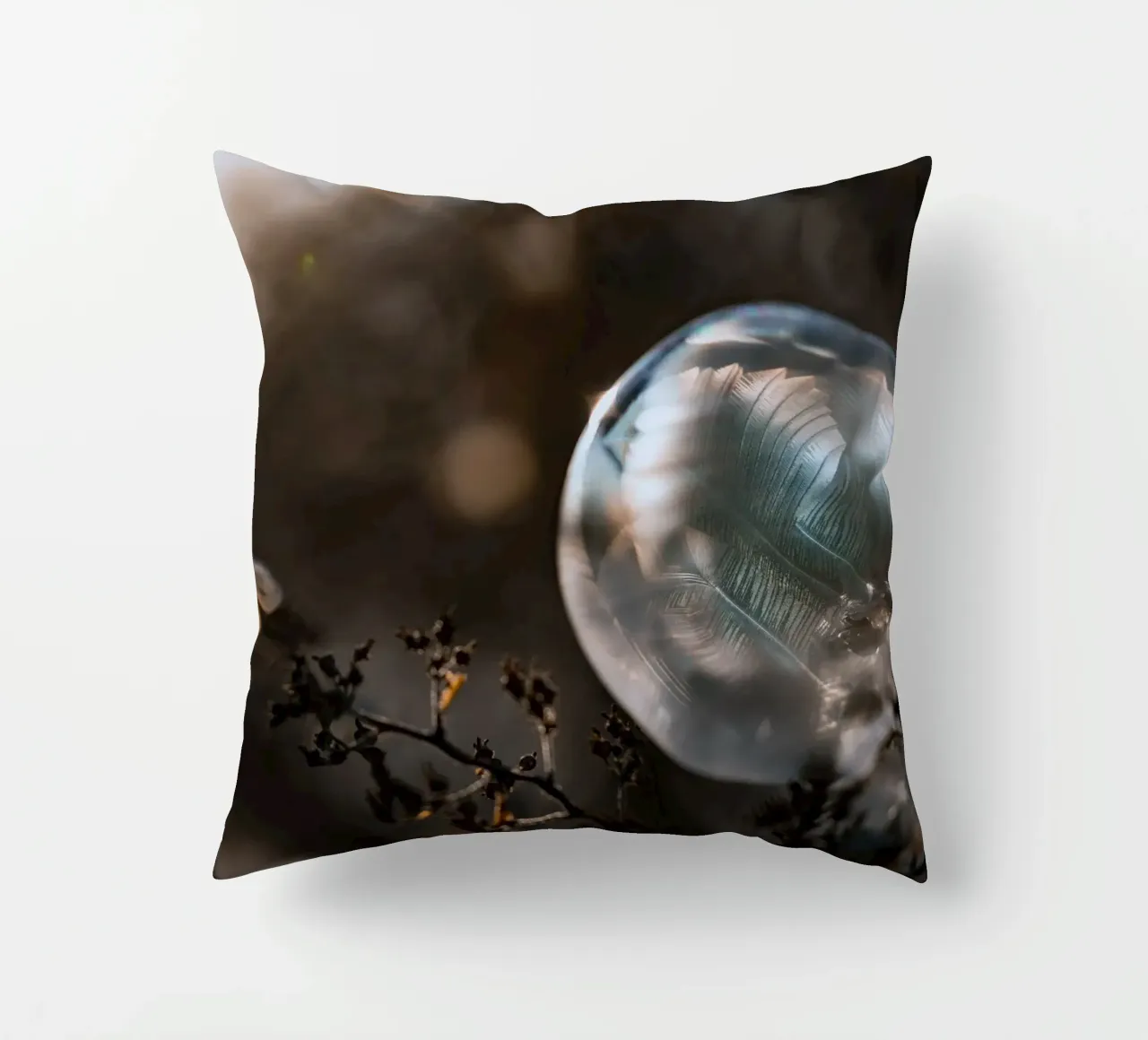 piume a bolle d'aria cuscino da Earthly Visions