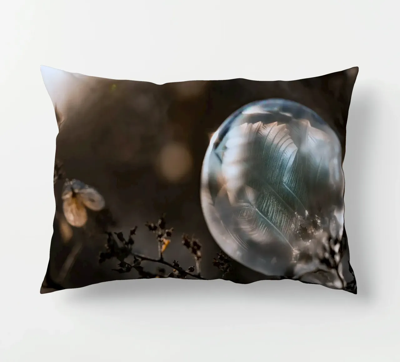 piume a bolle d'aria cuscino da Earthly Visions