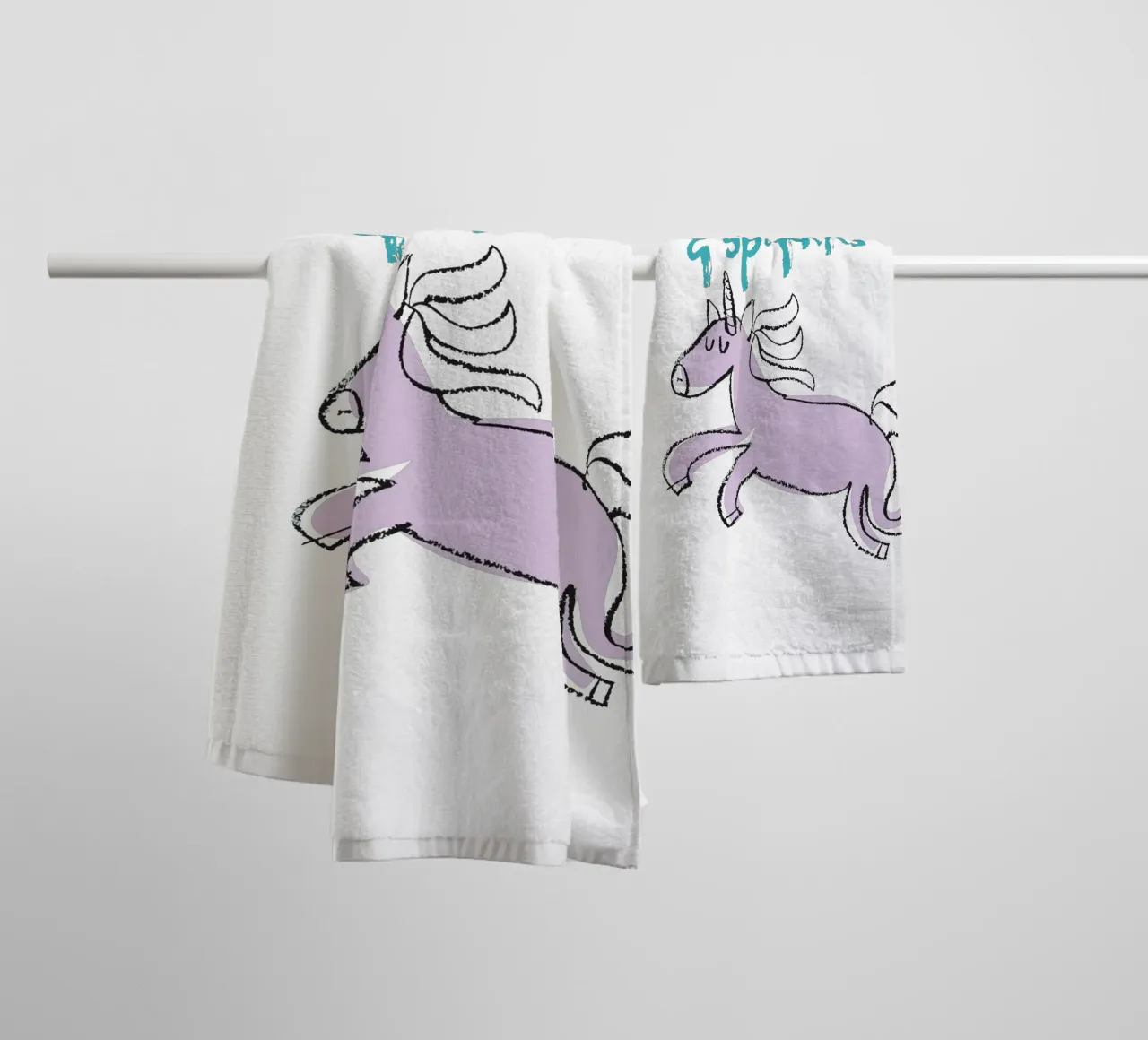 Unicorn magic & sparkles - bunt asciugamano da bagno da Brushmeetspaper
