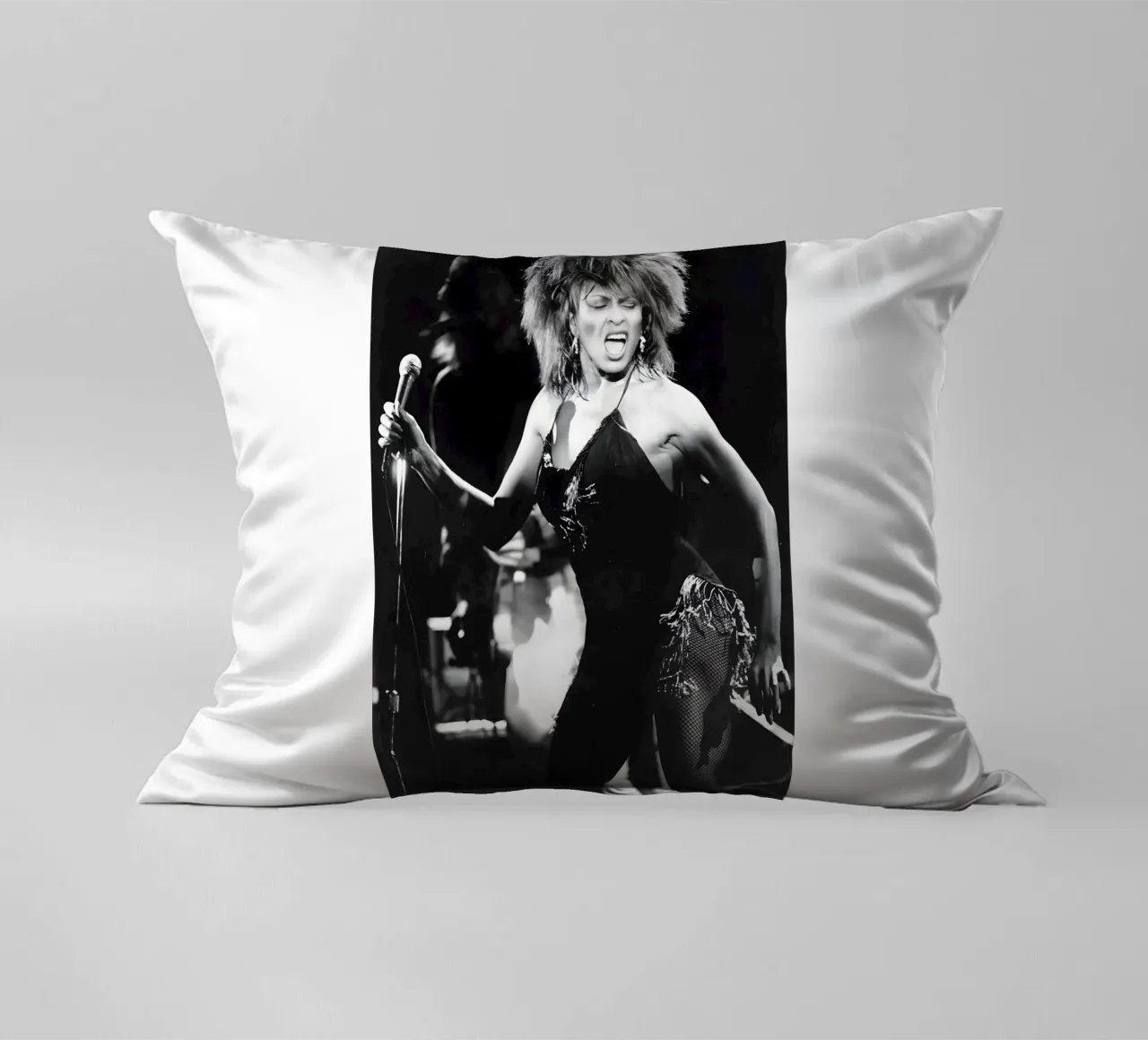 Tina Turner - Concerto cuscino da NEVER OVER SALE