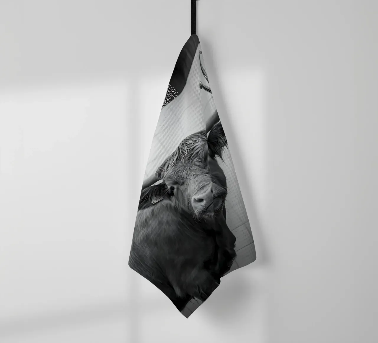 Mucca scozzese in bagno canovaccio da cucina da Plain Thoughts