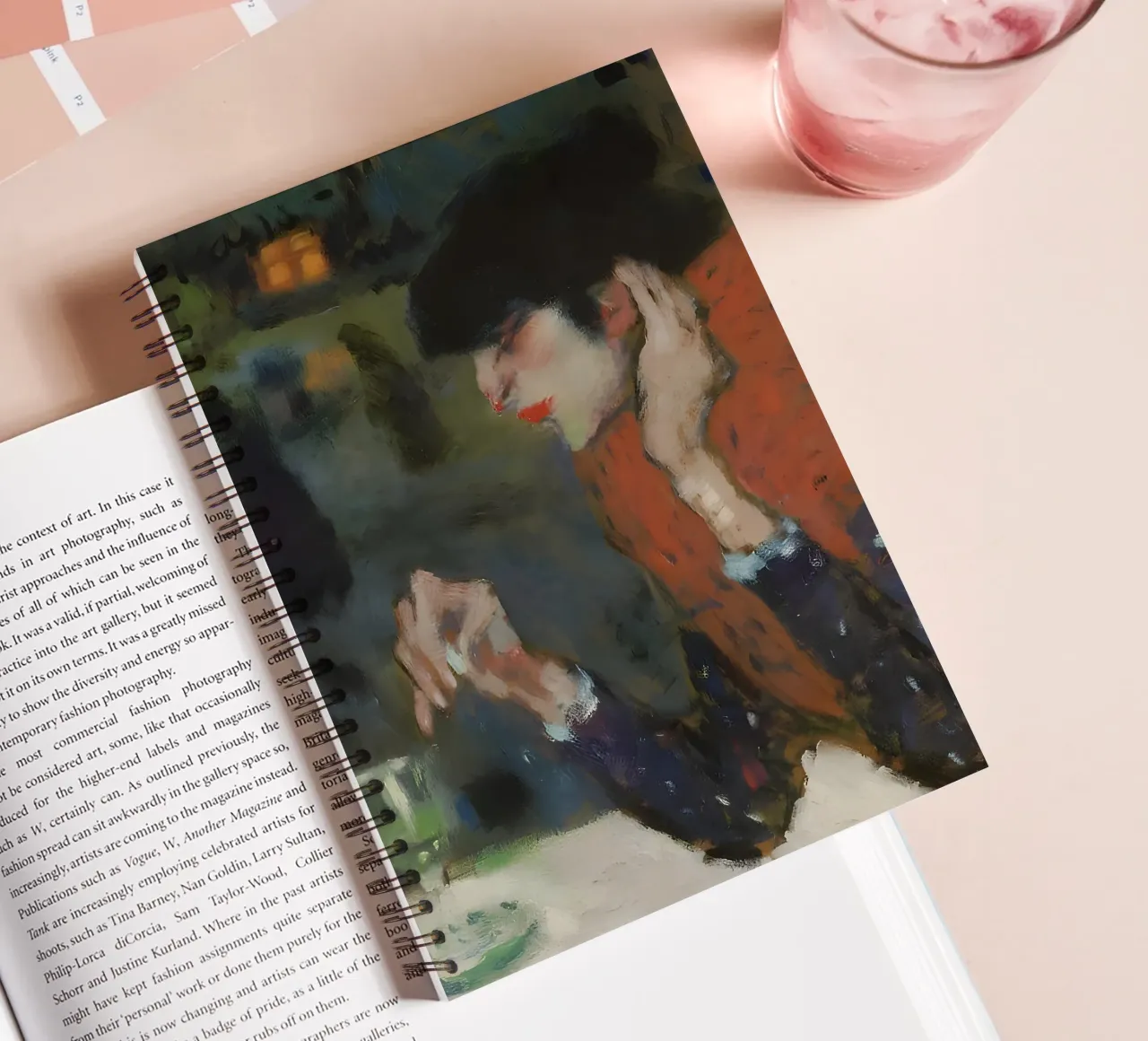 Donna del caffè ispirata a Picasso - Scena notturna espressiva diario ad anelli da homdeco