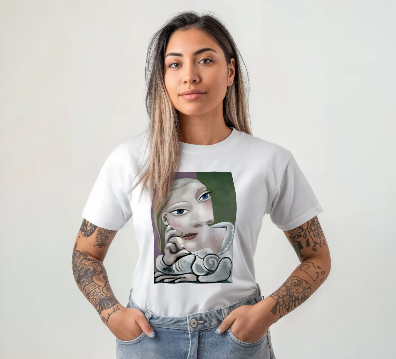 Donna ispirata a Picasso - Ritratto cubista riflessivo t-shirt da homdeco