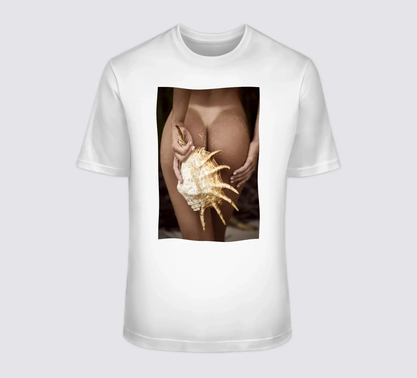 Seashell t-shirt by Marie Bärsch