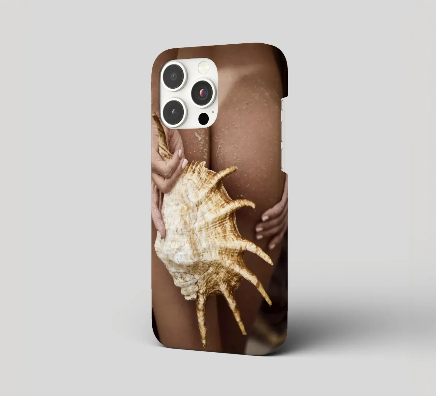 Seashell iphone case by Marie Bärsch