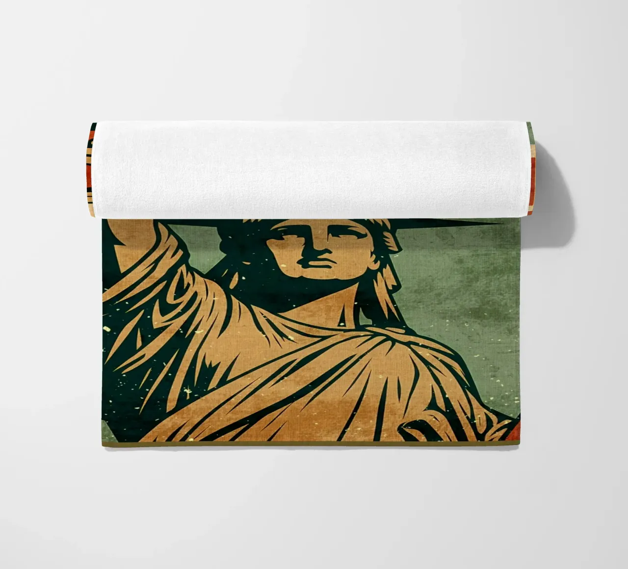 Poster per il caffè con la Statua della Libertà telo mare da Drew Studio