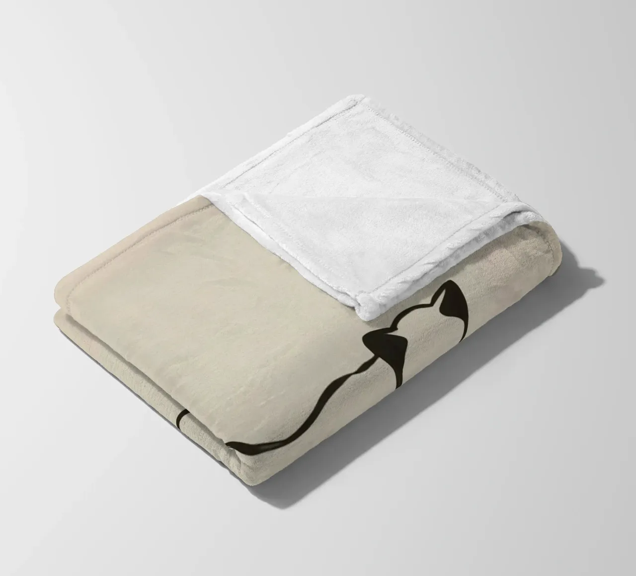 Gatto rilassato che riposa comodamente con gli occhi chiusi coperta in pile da DesignDoodle