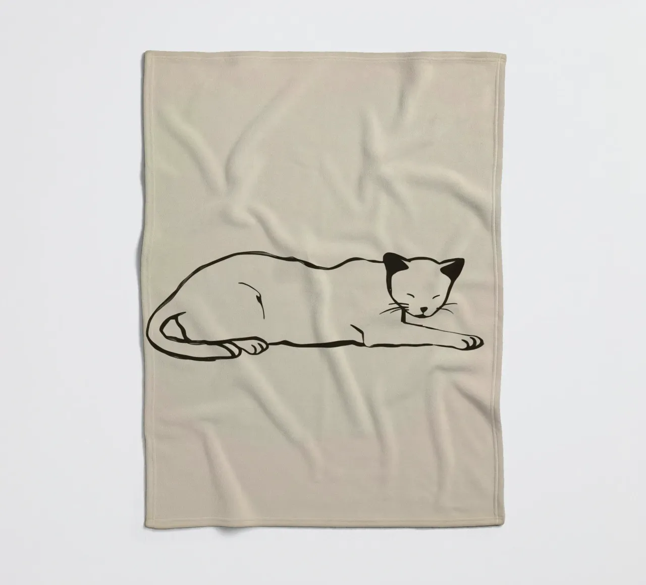Gatto rilassato che riposa comodamente con gli occhi chiusi coperta in pile da DesignDoodle