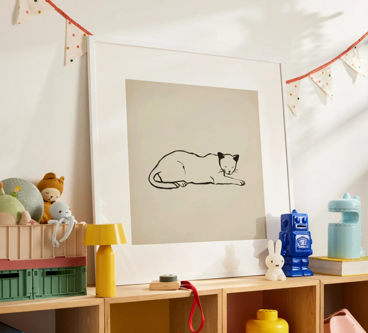 Gatto rilassato che riposa comodamente con gli occhi chiusi carta hahnemühle da DesignDoodle