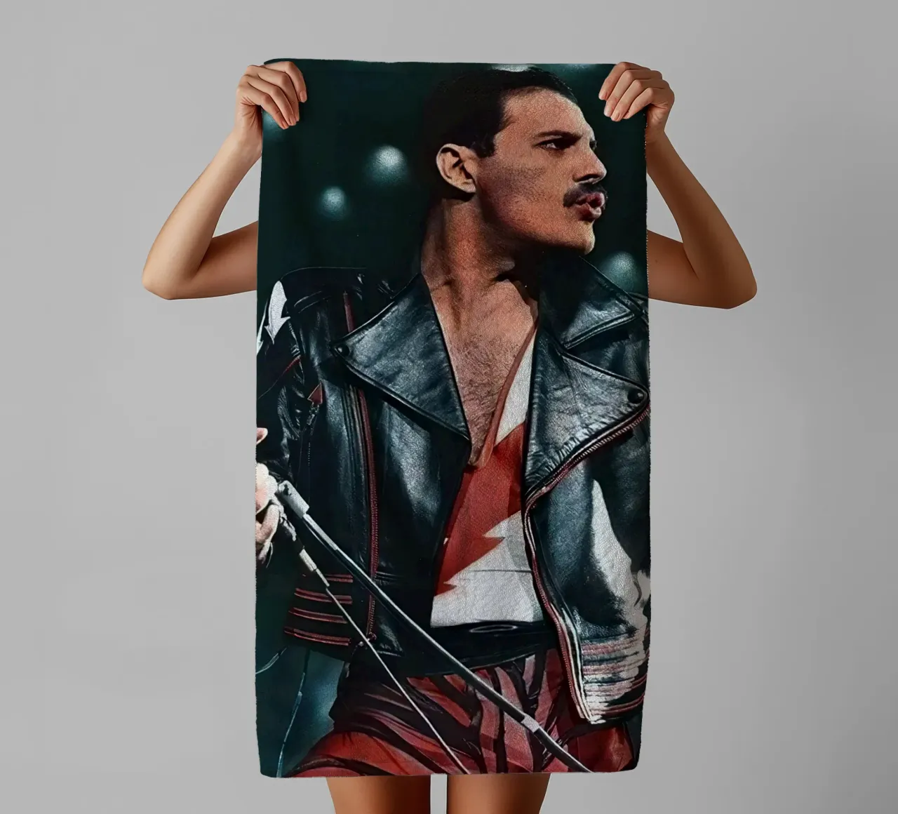 Freddie Mercury Singing asciugamano da bagno da Musadad Shop