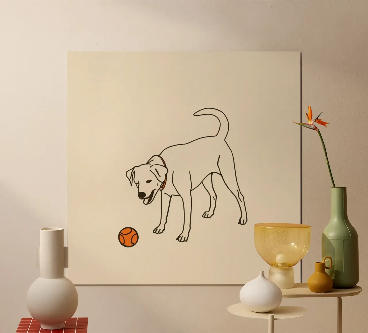 Il cane gioca con una palla in un ambiente interno caldo poster con telaio in legno da DesignDoodle