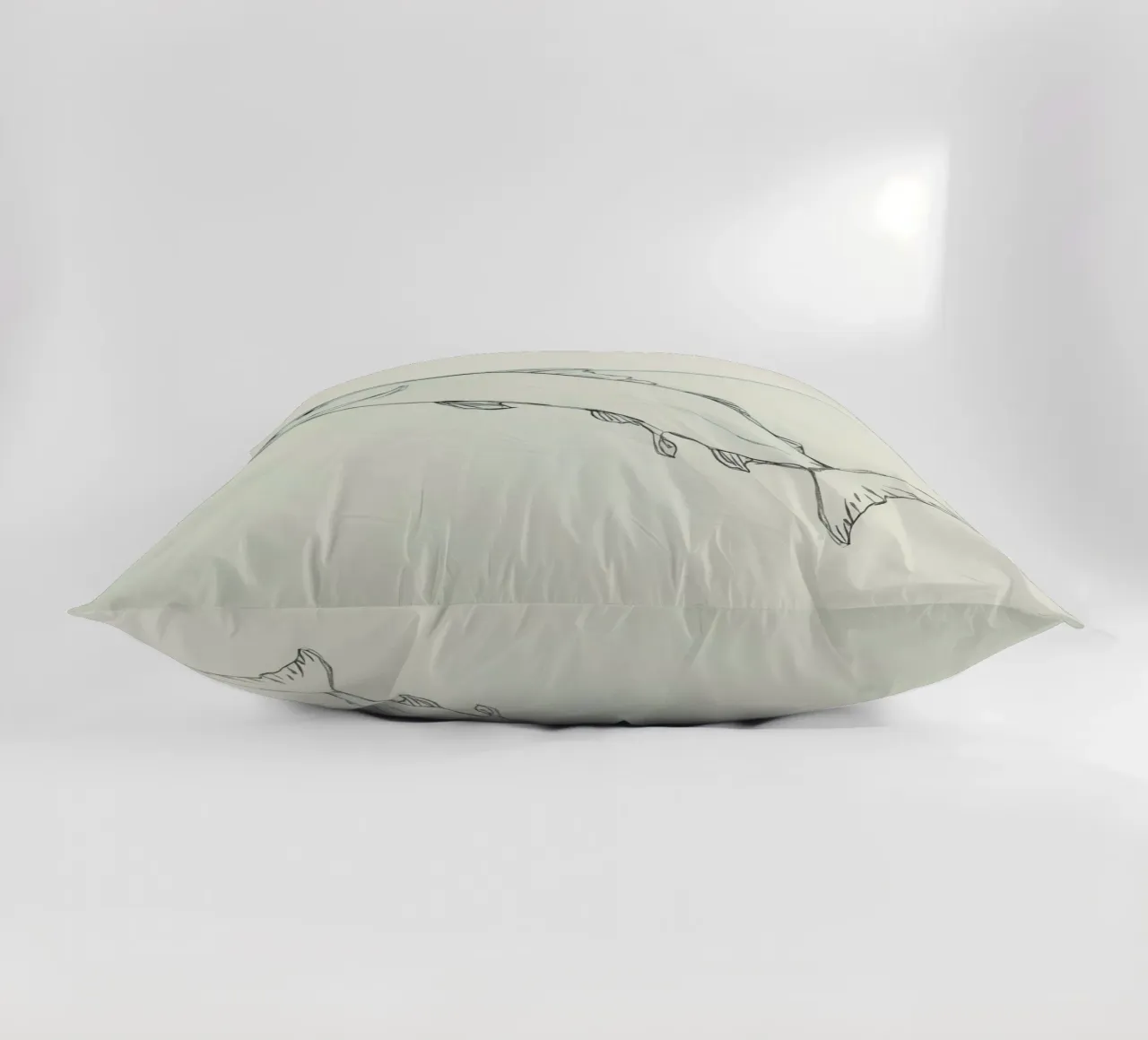 Poissons nageant juste sous la surface de l'eau dans l'art naturel coussin de DesignDoodle