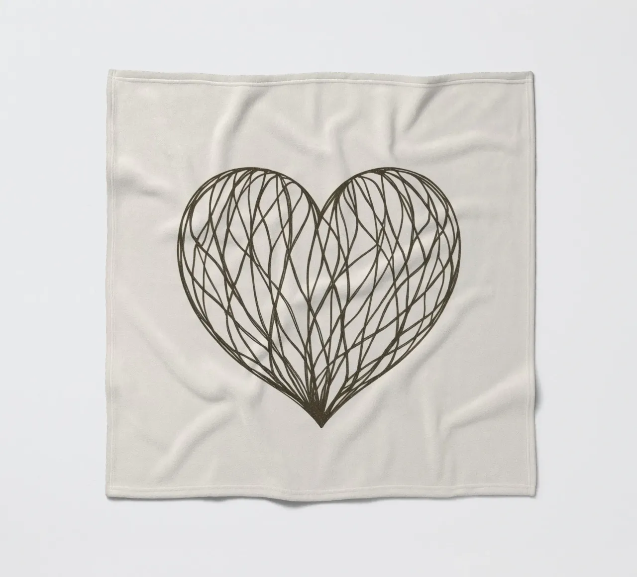 Ilustración detallada de un corazón con líneas entrelazadas manta de franela de DesignDoodle