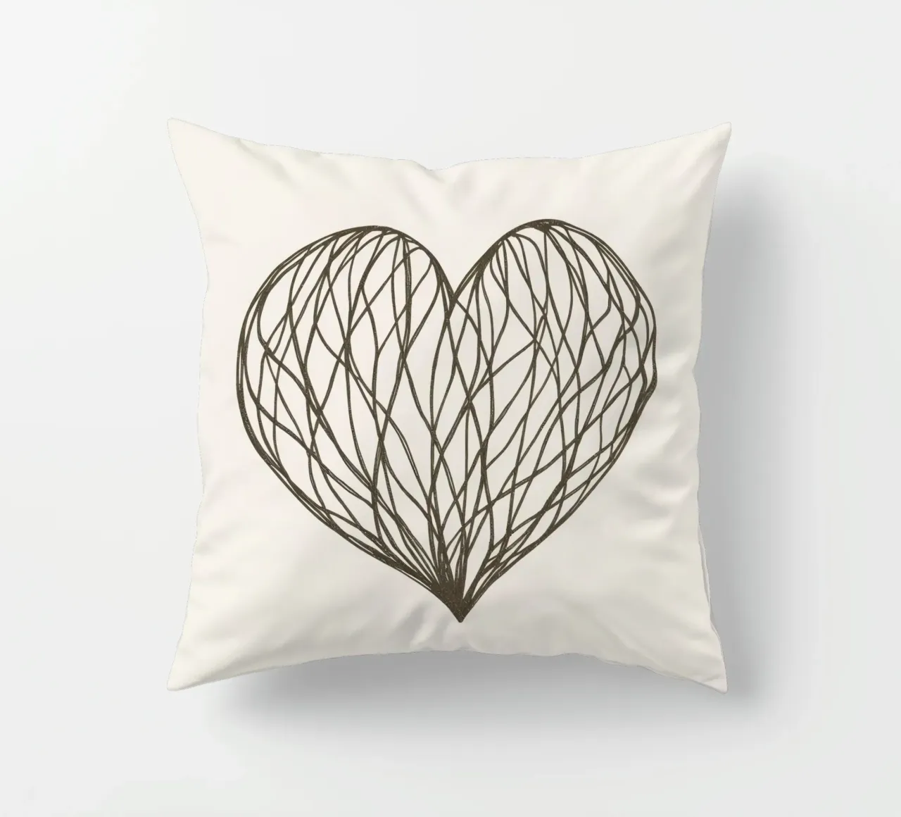 Detaillierte Herz-Illustration mit verschlungenen Linien Kissen von DesignDoodle