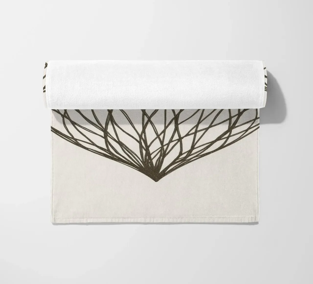Detaillierte Herz-Illustration mit verschlungenen Linien Strandtuch von DesignDoodle