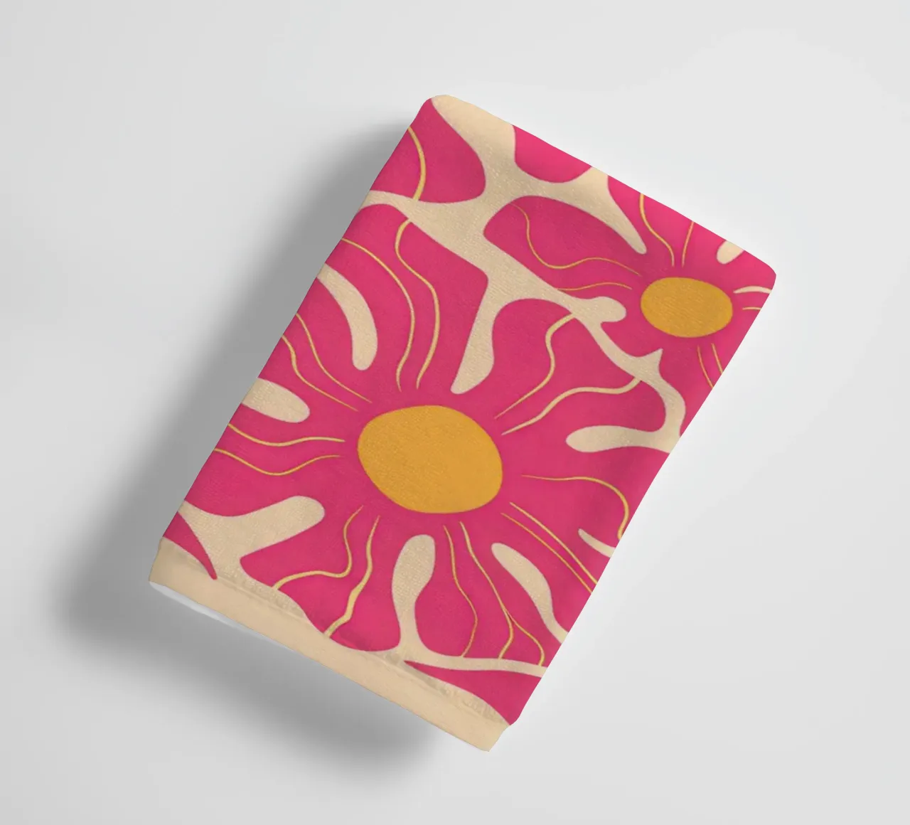 Petali rosa pop art asciugamano da bagno da Bring Haven
