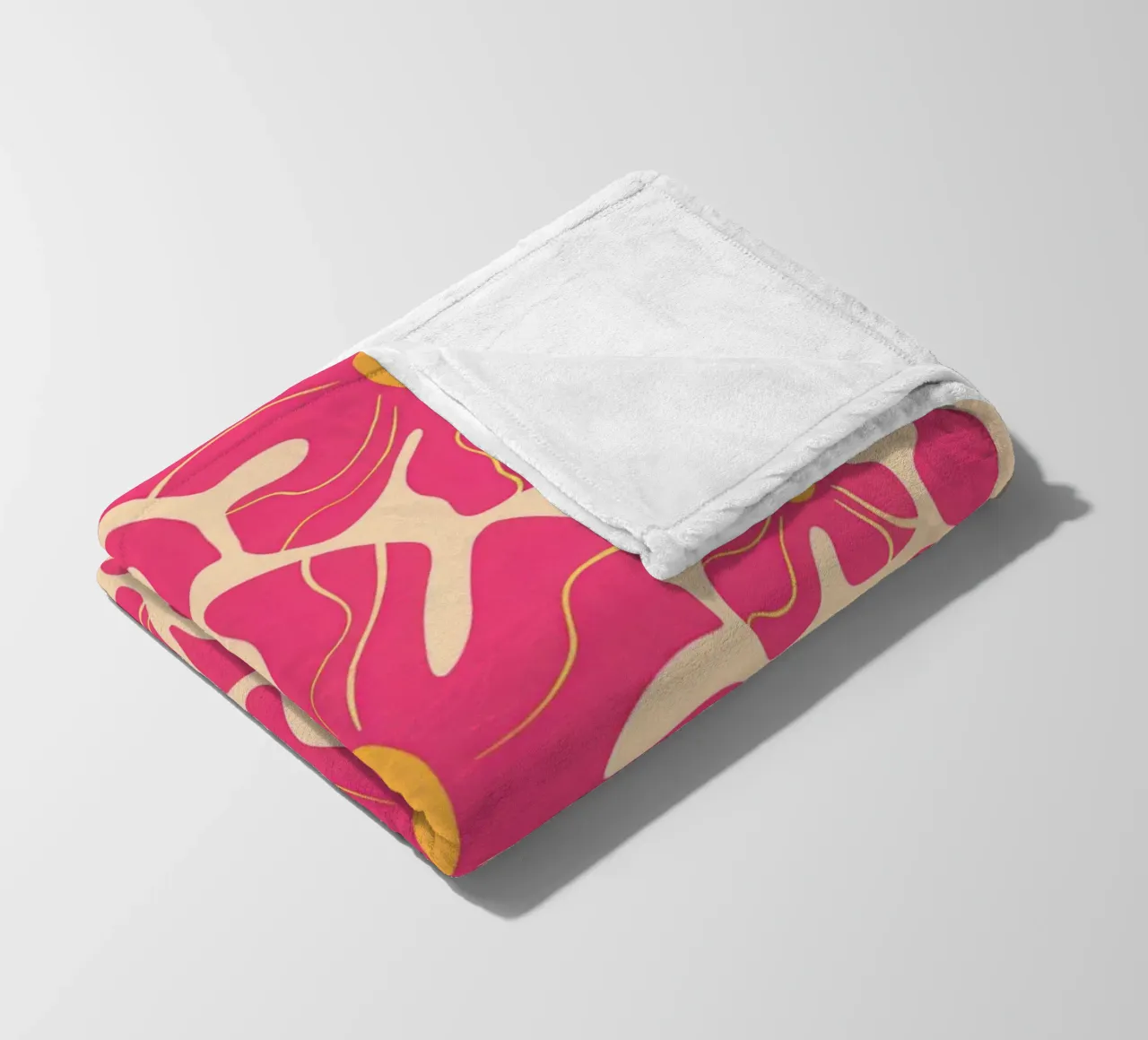 Petali rosa pop art coperta in pile da Bring Haven