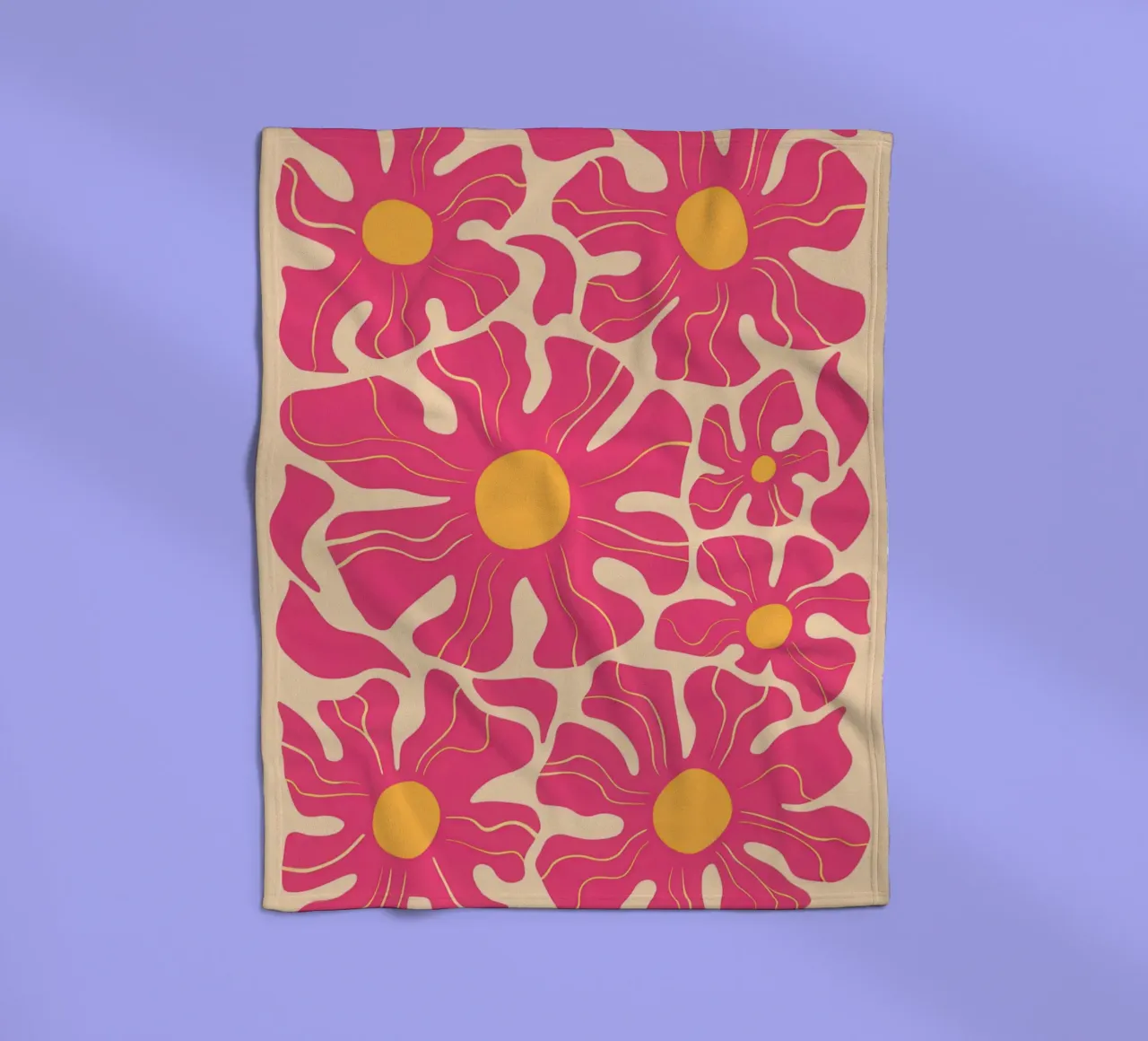 Petali rosa pop art coperta in pile da Bring Haven