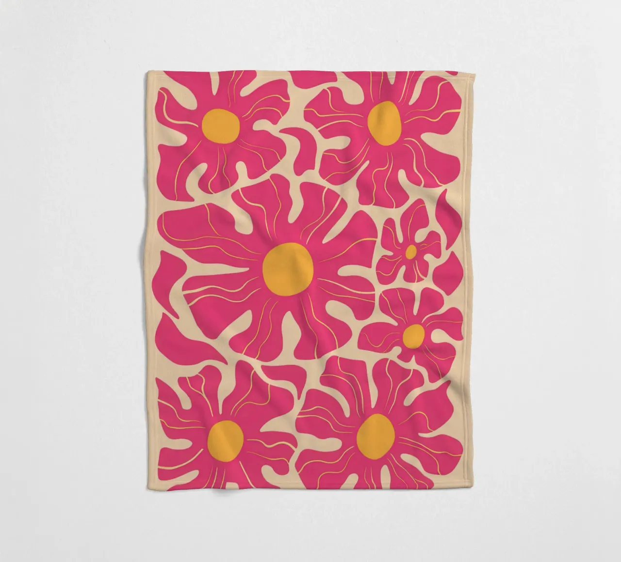 Petali rosa pop art coperta in pile da Bring Haven