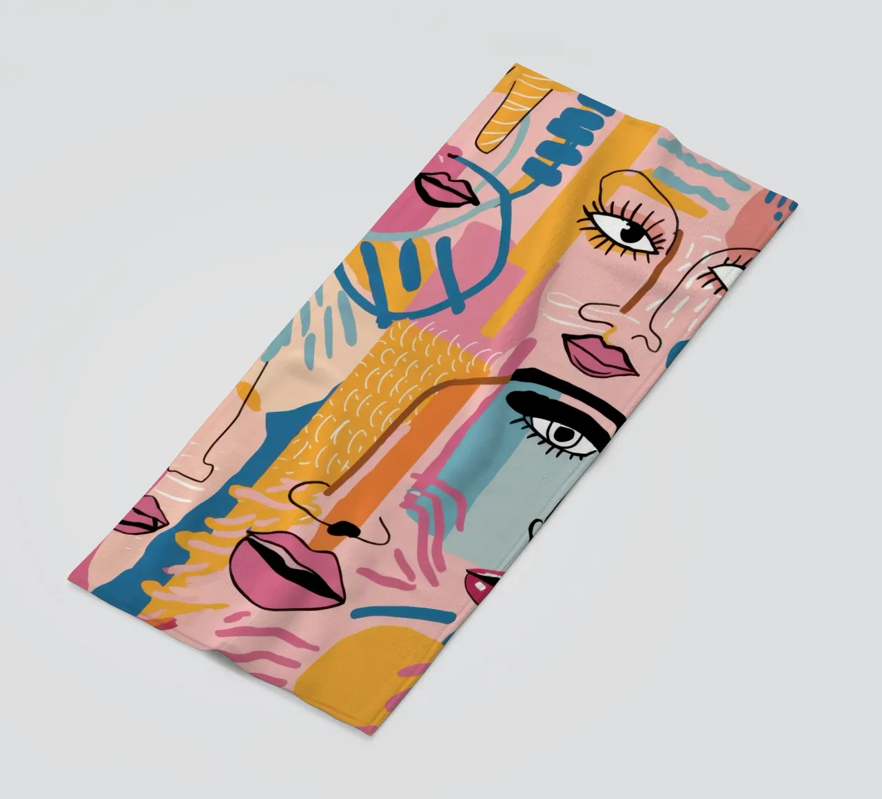 Gefragmenteerd gezicht Symfonie strandhanddoek van Bring Haven