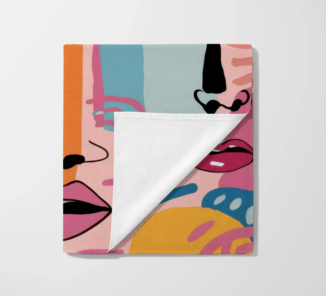 Gefragmenteerd gezicht Symfonie strandhanddoek van Bring Haven