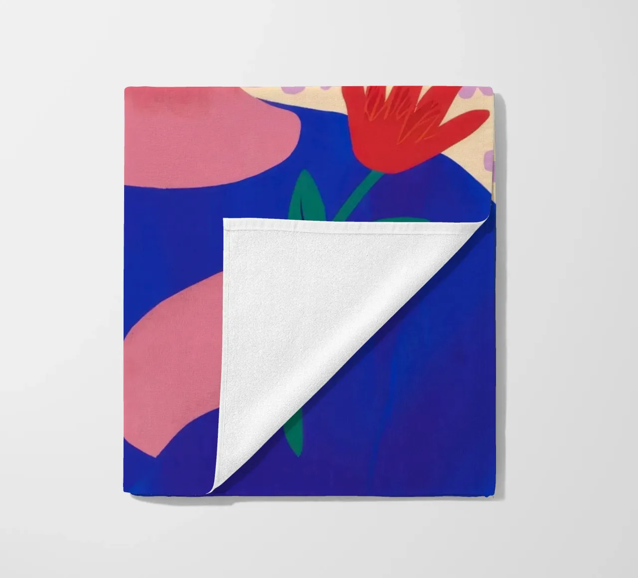 Zachte tulp blik strandhanddoek van Veil Maya