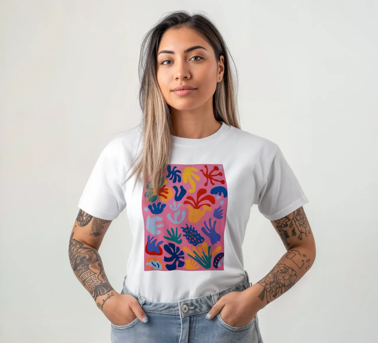 Astratto floreale giocoso t-shirt da Solar Paint