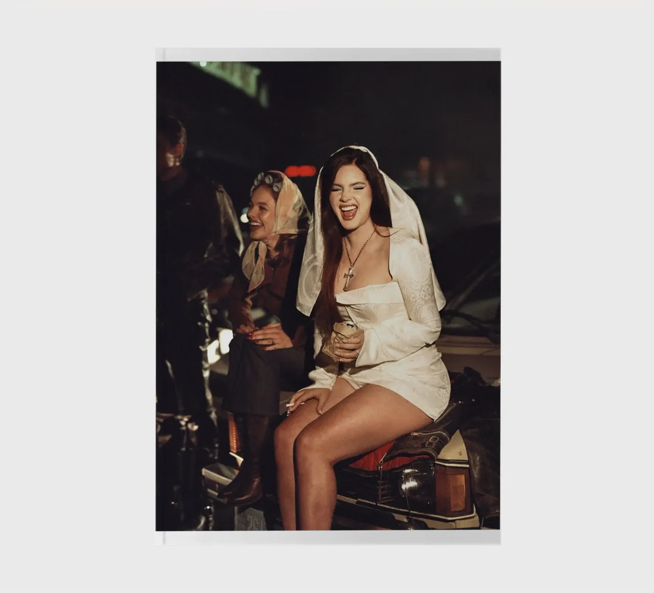 Abito bianco vintage con ritratto di Lana Del Rey diario da licongeilish