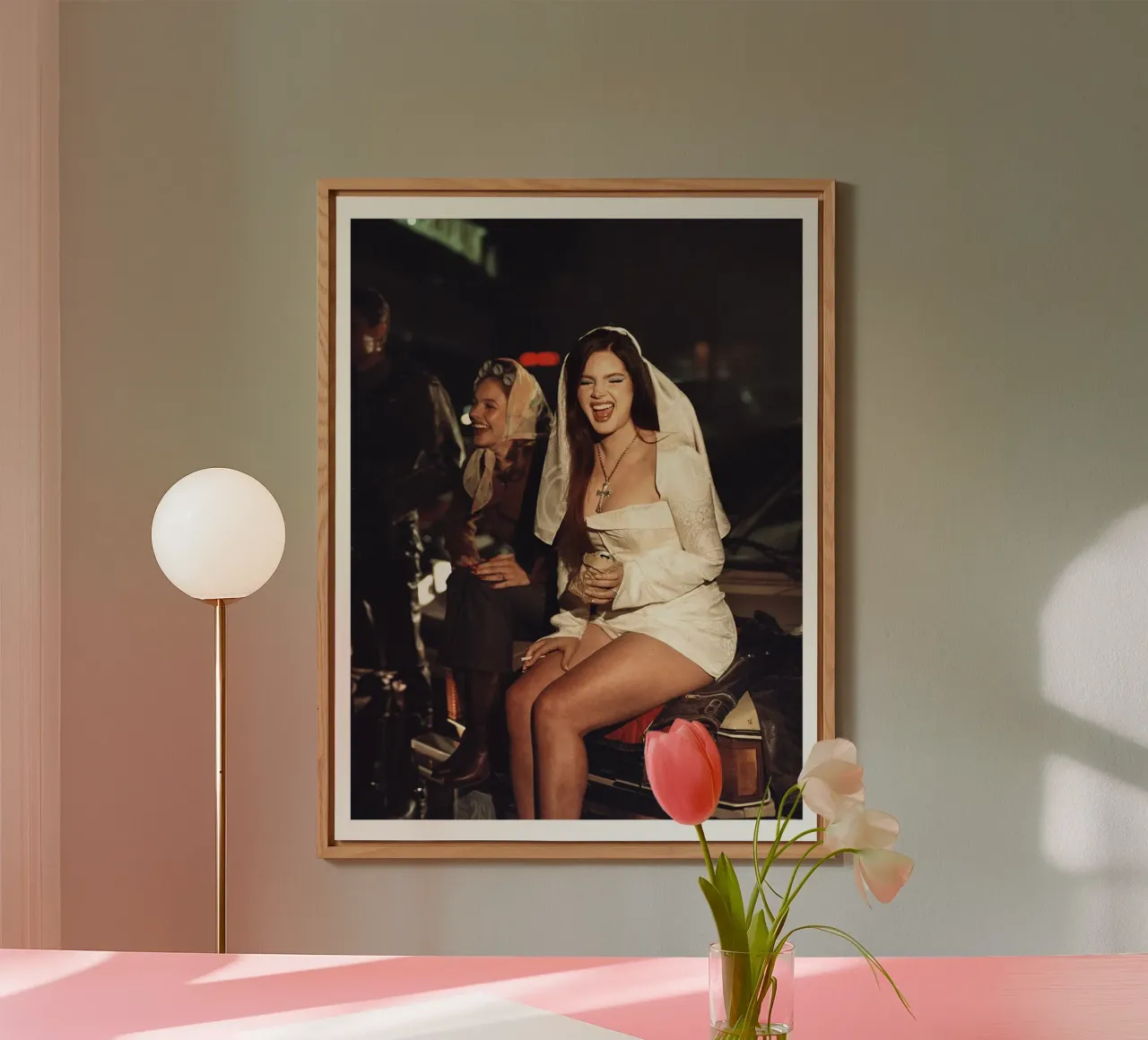 Abito bianco vintage con ritratto di Lana Del Rey pannello forex da licongeilish