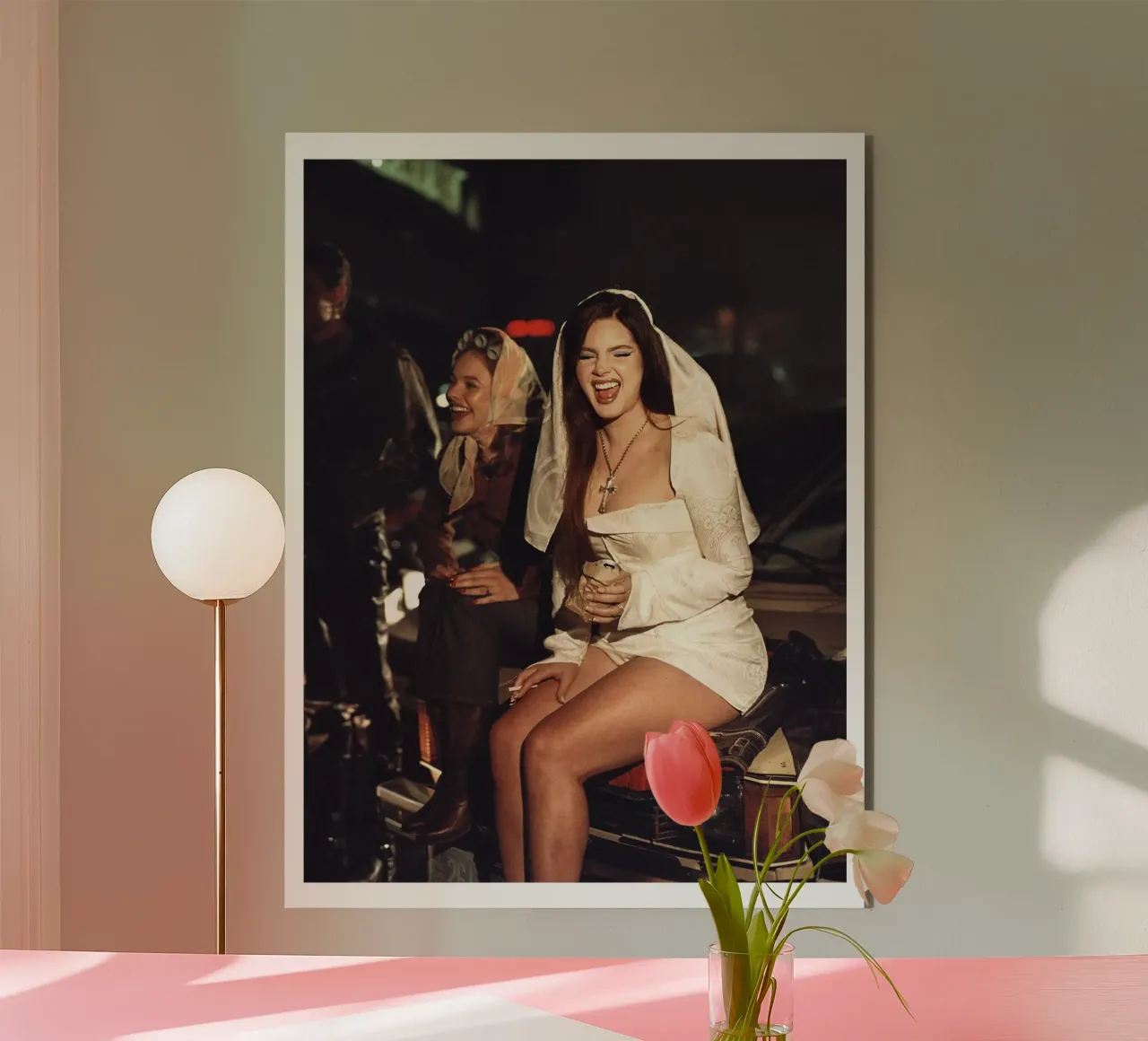 Abito bianco vintage con ritratto di Lana Del Rey pannello forex da licongeilish