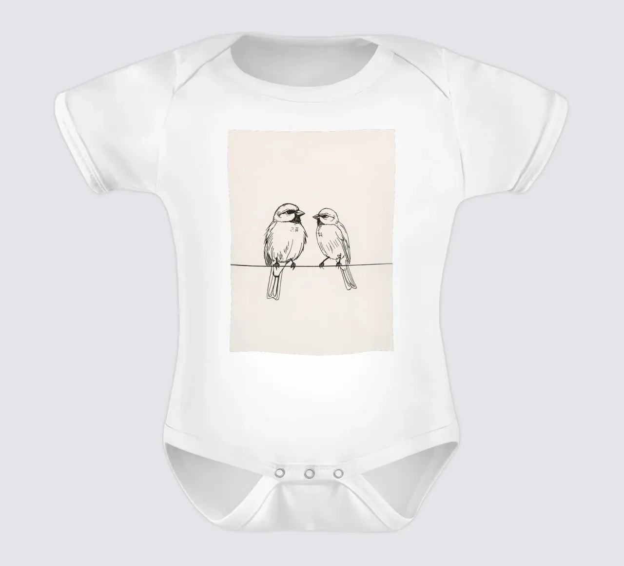 Due piccoli uccelli appollaiati su un ramo sottile in bianco e nero body neonato maniche corte da DesignDoodle