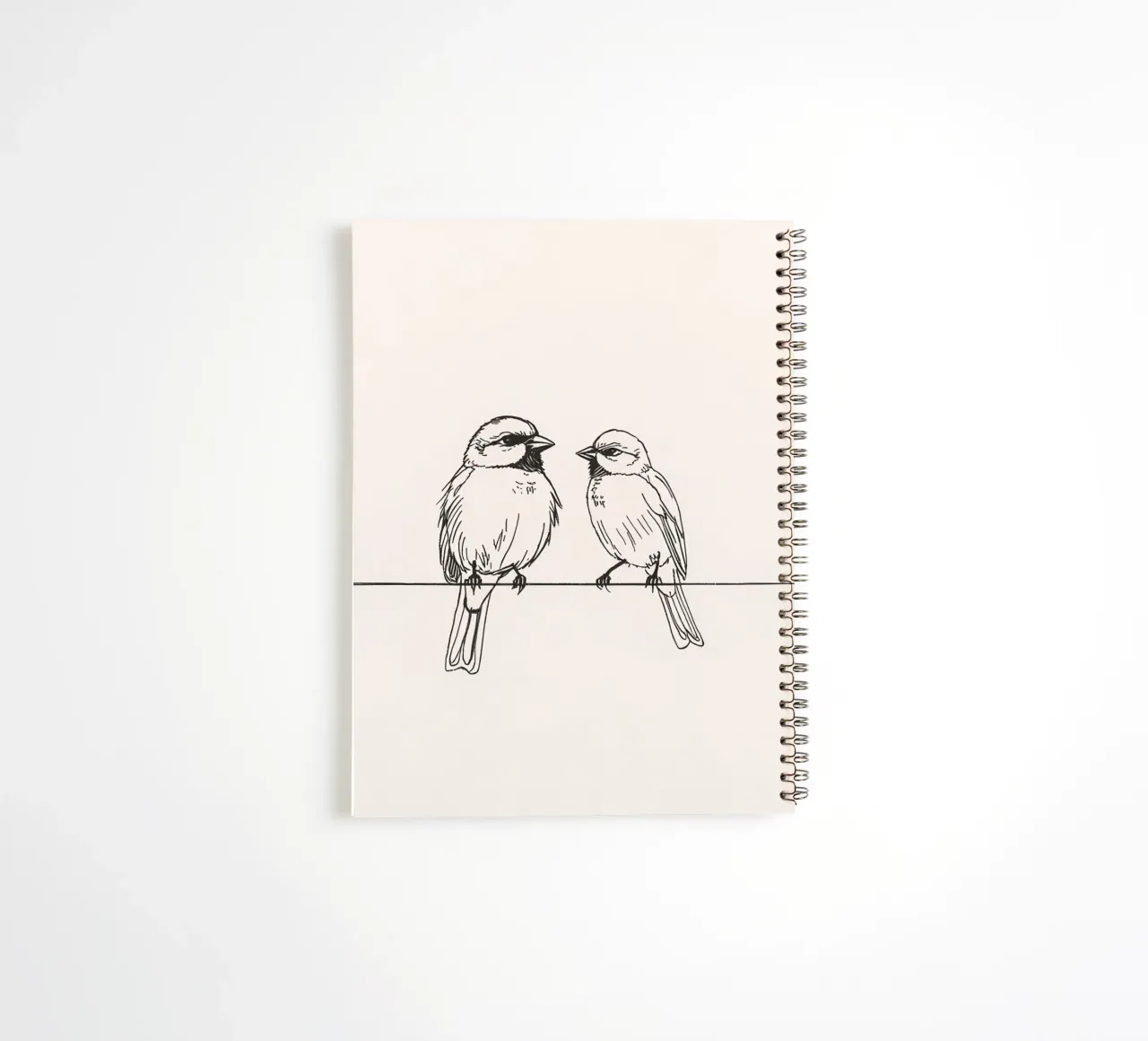 Due piccoli uccelli appollaiati su un ramo sottile in bianco e nero diario ad anelli da DesignDoodle