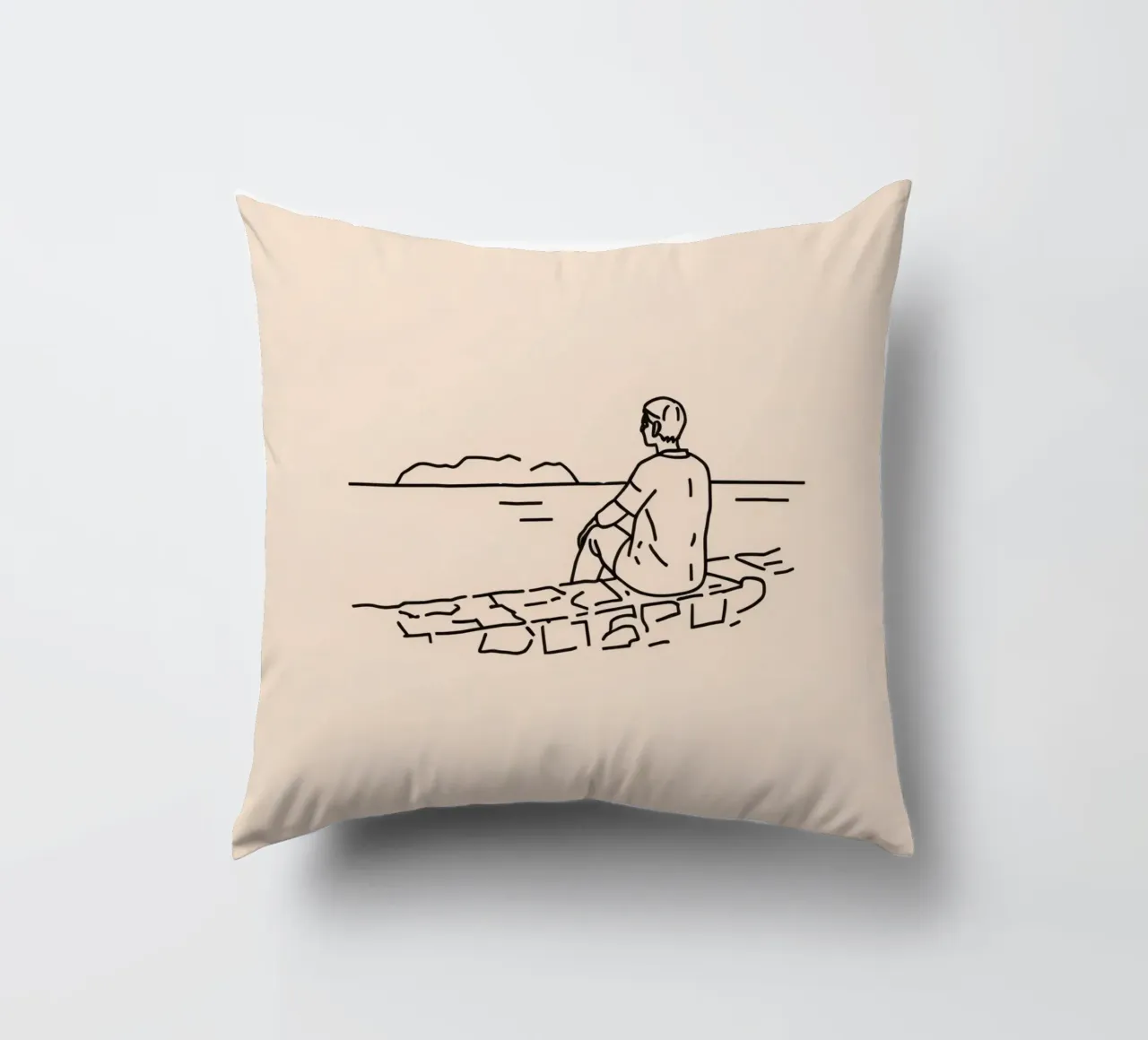 uomo riflette sull'acqua mentre è seduto sulla riva cuscino da DesignDoodle