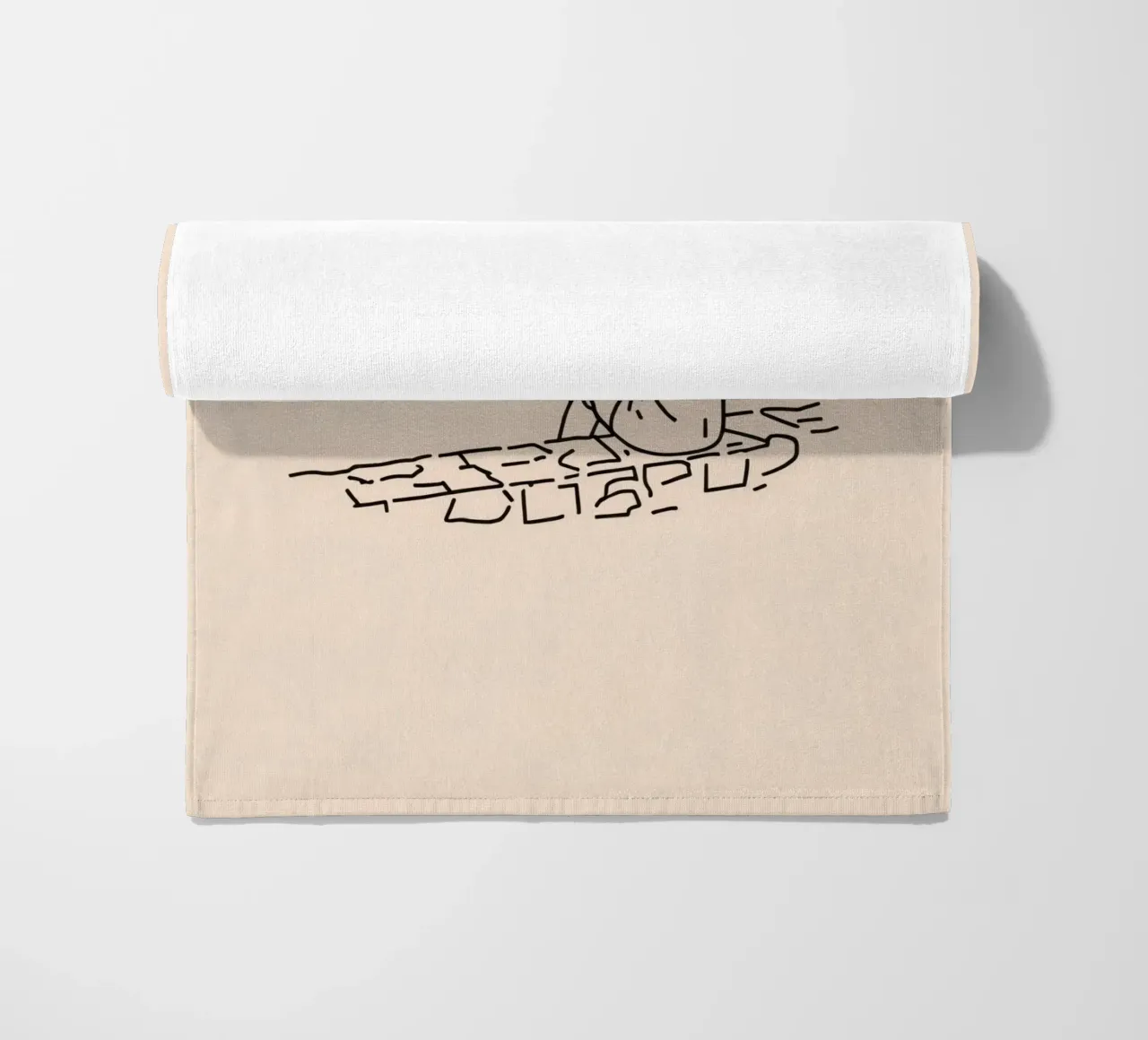uomo riflette sull'acqua mentre è seduto sulla riva telo mare da DesignDoodle