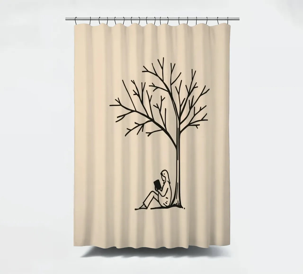 Persona che legge un libro sotto un albero spoglio in un pomeriggio caldo tenda da doccia da DesignDoodle