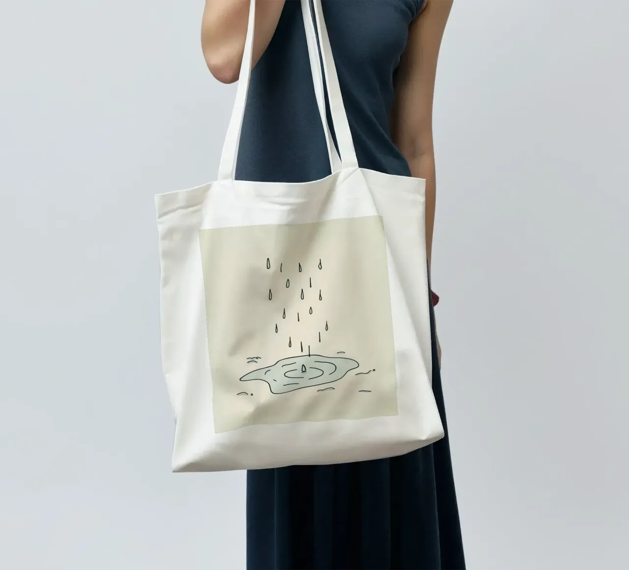 Gocce di acqua piovana che creano increspature in una piccola pozzanghera borsa in juta da DesignDoodle