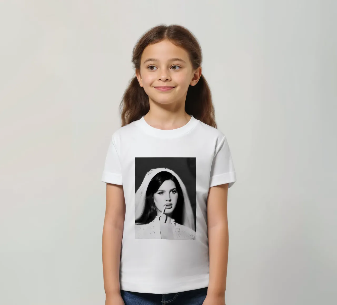 Ritratto di Lana Del Rey che fuma in bianco e nero t-shirt bambini da licongeilish