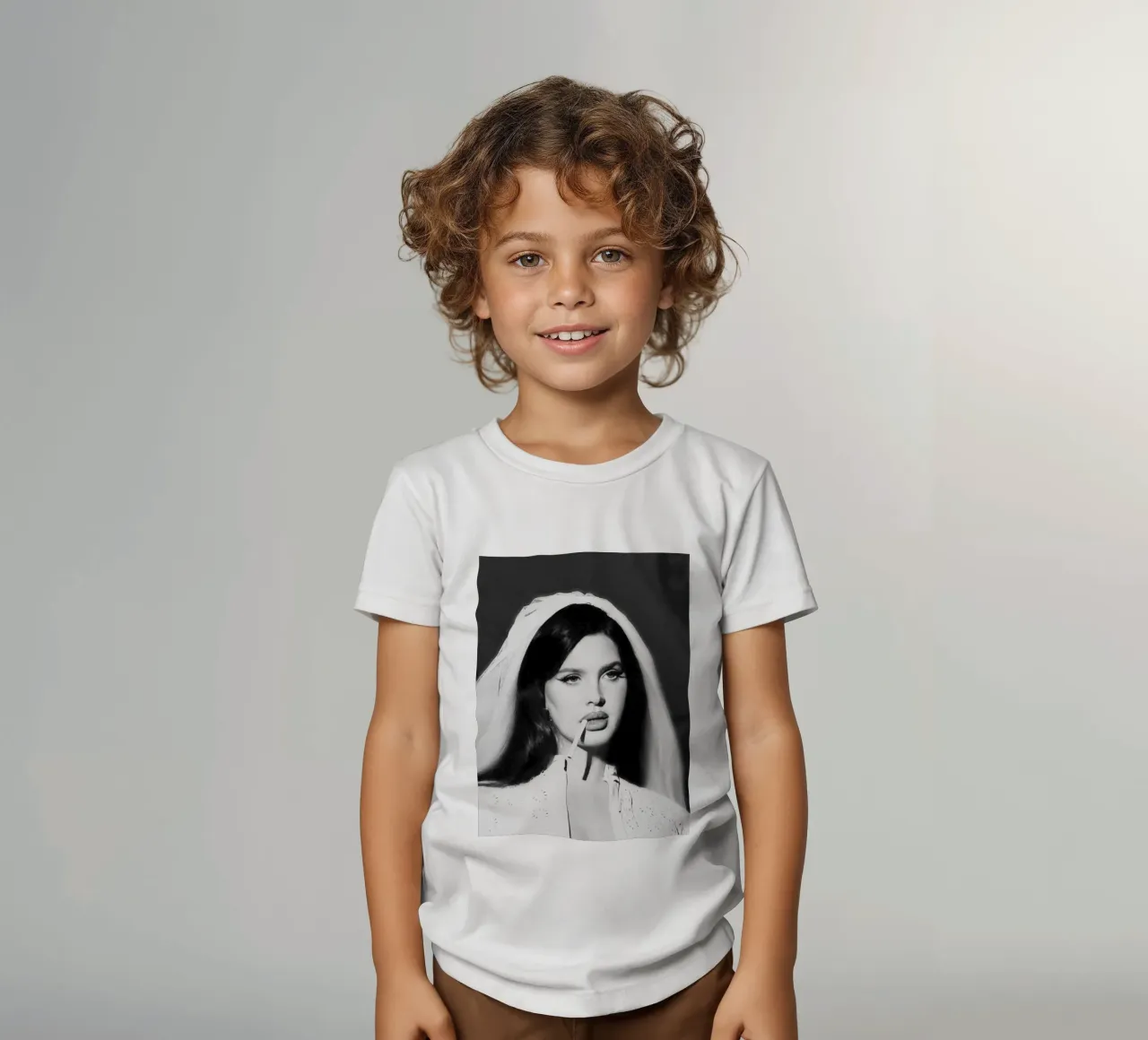 Ritratto di Lana Del Rey che fuma in bianco e nero t-shirt bambini da licongeilish