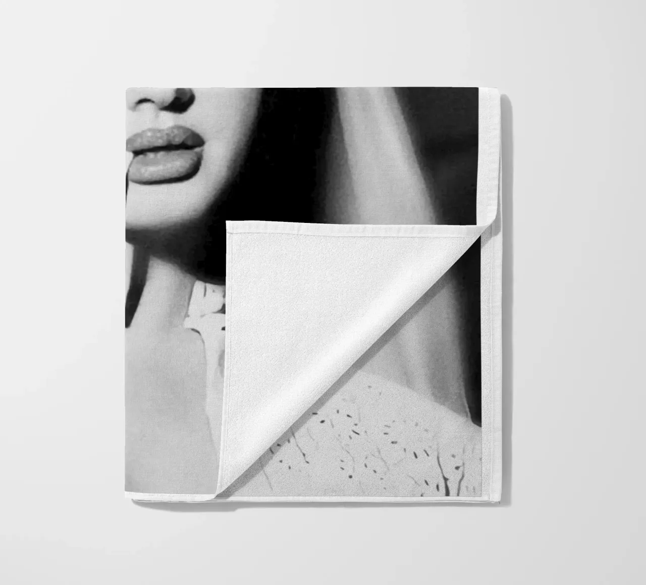 Ritratto di Lana Del Rey che fuma in bianco e nero telo mare da licongeilish