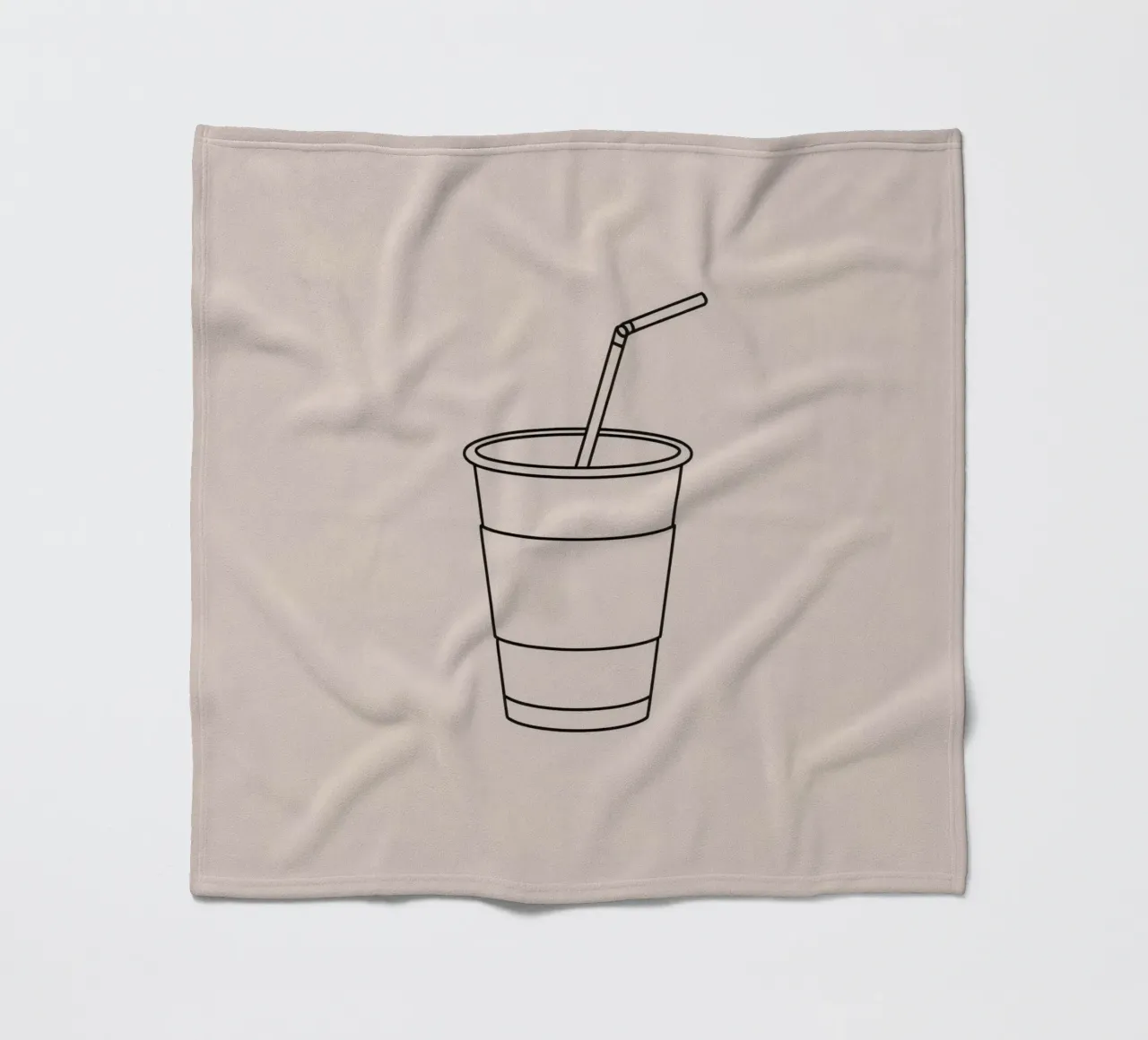 Illustrazione di una tazza monouso con cannuccia coperta in pile da DesignDoodle