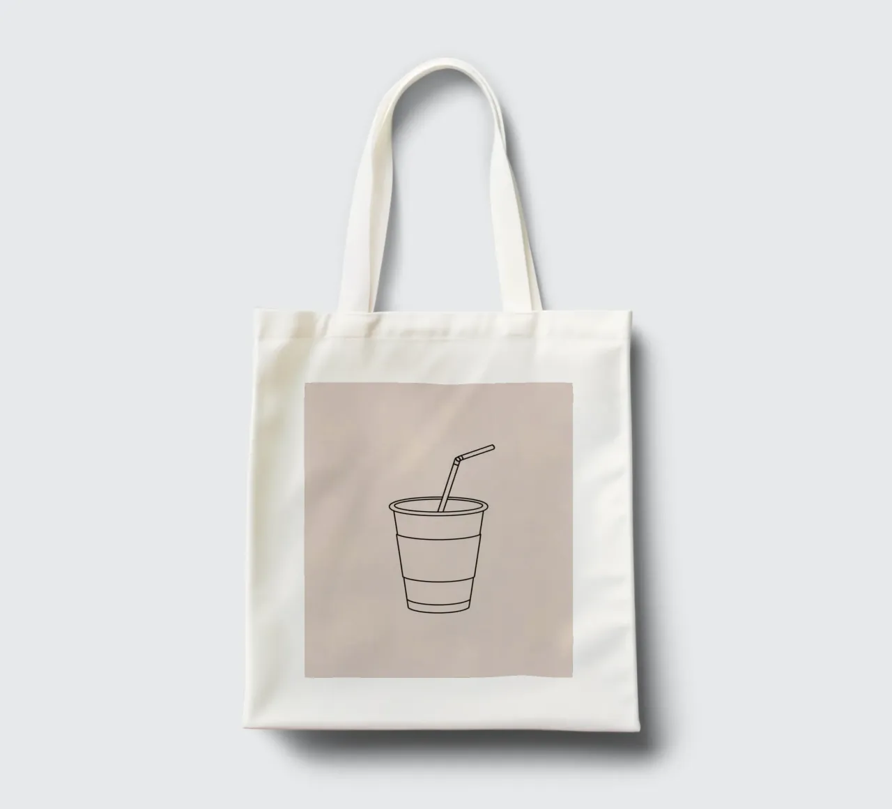Illustrazione di una tazza monouso con cannuccia borsa in juta da DesignDoodle