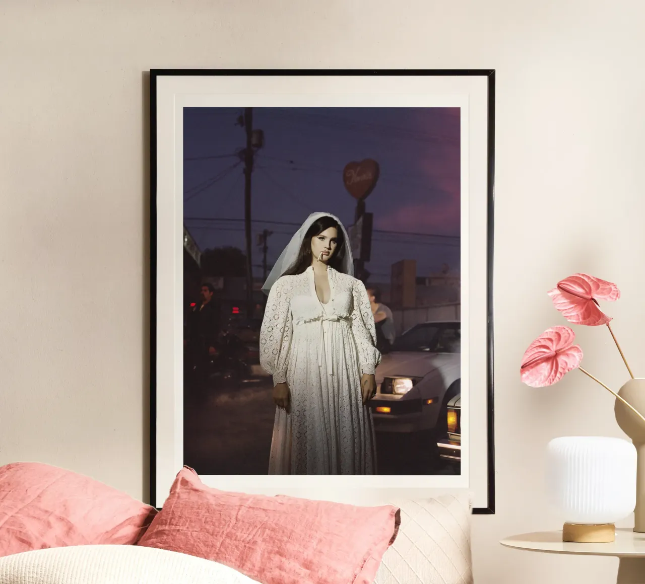 Abito bianco Ritratto di Lana Del Rey che fuma poster da licongeilish