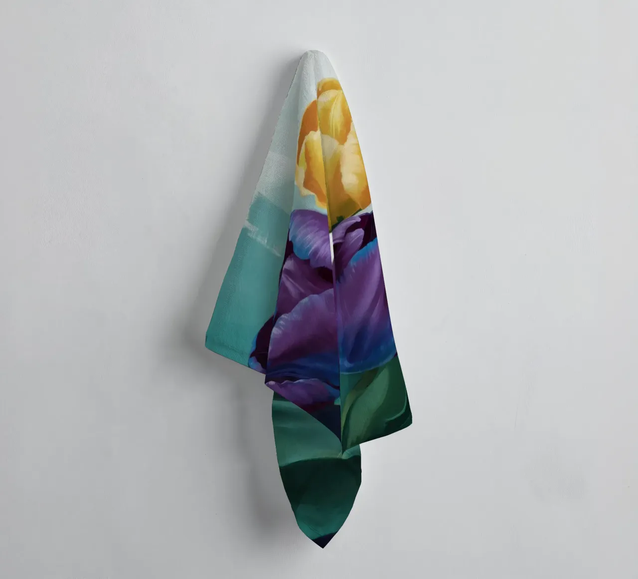 Duo di tulipani lunatici asciugamano da bagno da Flock Reverie